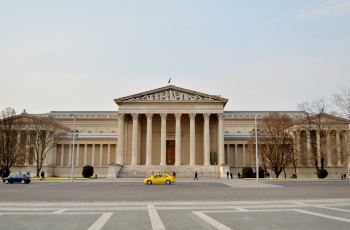 【携程攻略】布达佩斯匈牙利国家美术馆附近景