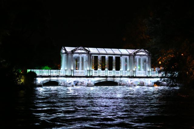 桂林榕湖玻璃桥图片