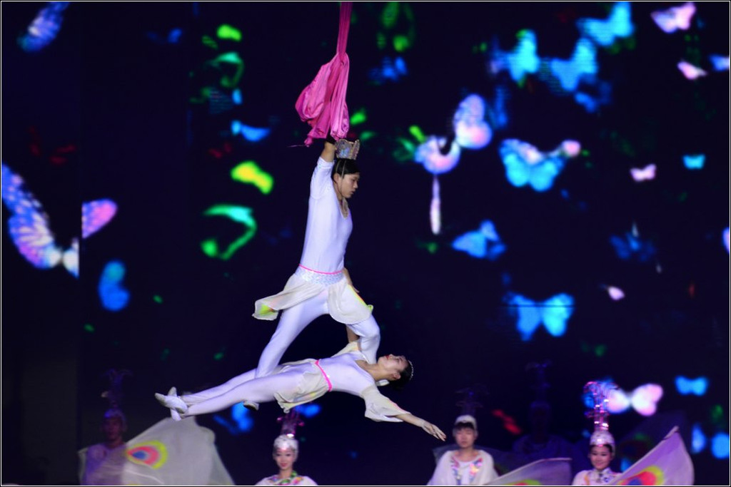 杂技表演空中飞人,空中飞人杂技,杂技表演_大山谷图库