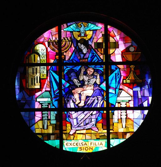 《摄人心魄的瑰丽彩窗》