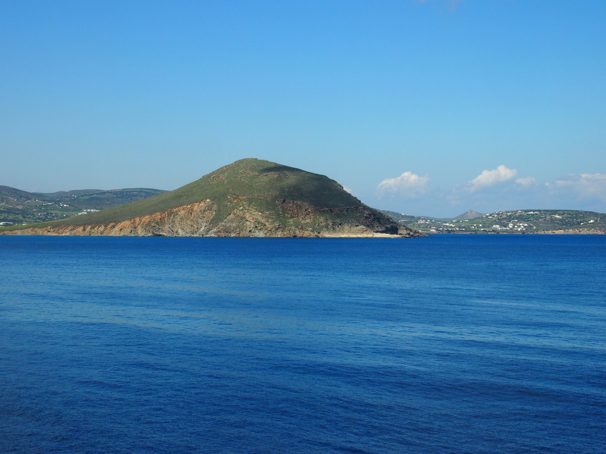 纳克索斯岛(希腊语:Νξο) 位于基克拉泽斯群岛的中心部位,属于希腊