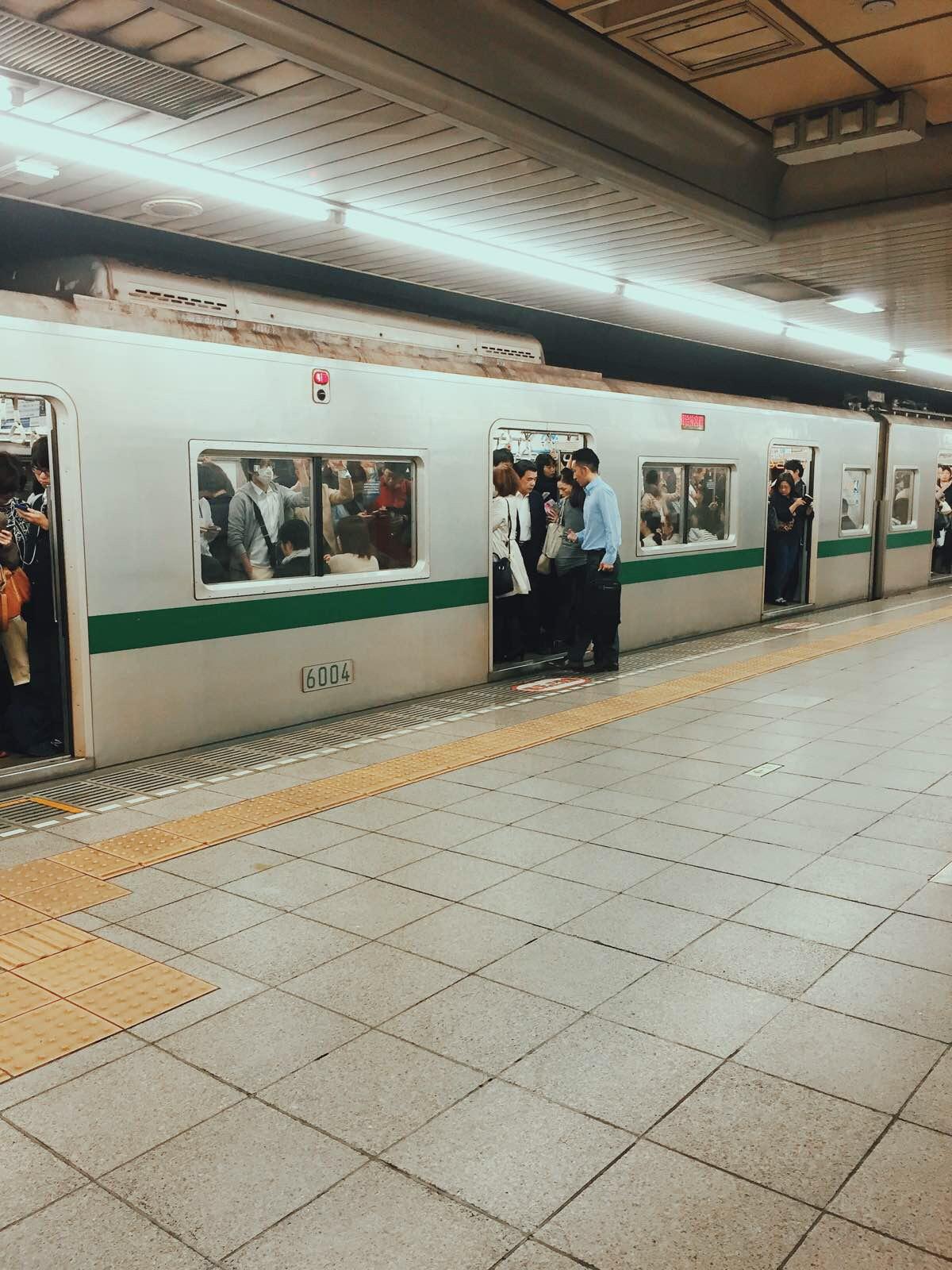 日本新宿地铁站图片