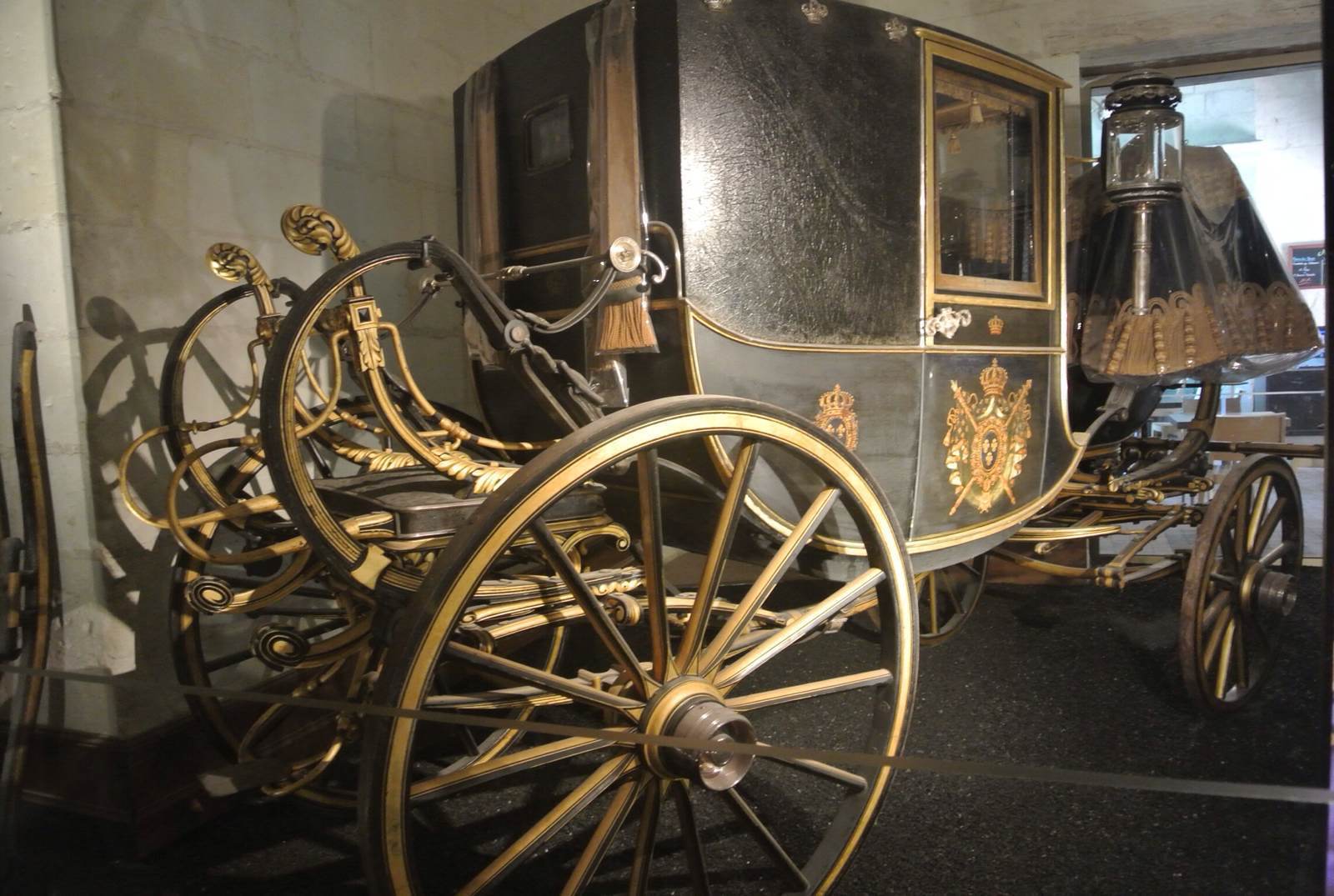 精致的四轮马车,舒适度坎比今日的豪车.