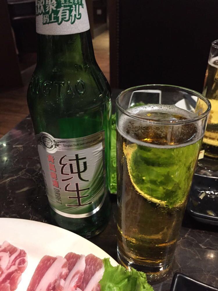 来了青岛怎能不喝青岛啤酒及享受海鲜呢