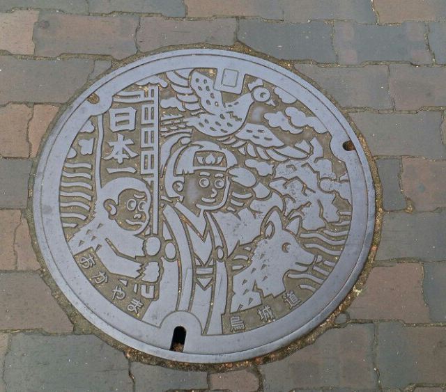 井盖都有明显的当地特征