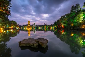 桂林两江四湖景区【日游一江四湖/夜游两江四湖多套餐任选】【环湖游城赏桂林城区精华景观，坐船夜游更可欣赏夜景。】