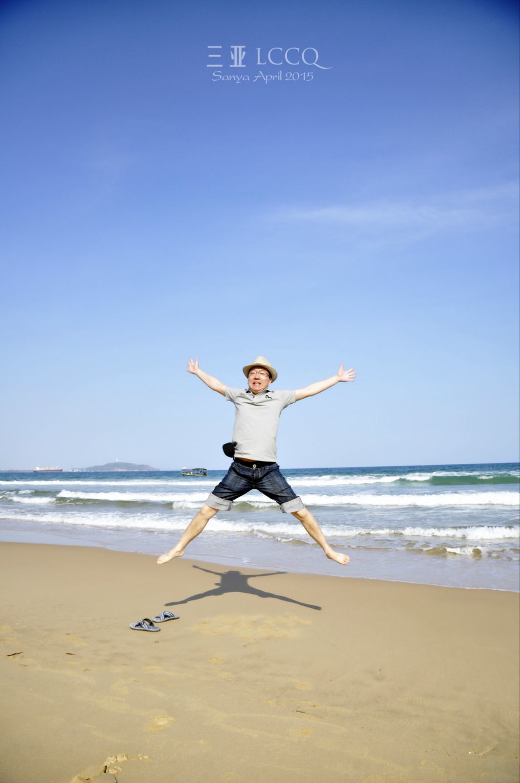 英俊热衷的跳跃照,没一次拍成功的,他还是乐此不疲.