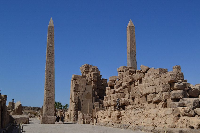 29米高的哈特谢普苏特女王的方尖碑, 这是目前埃及保存最好,也是最高