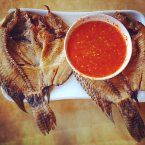 柠檬烤鱼,味道不错.今天情人节,多吃点,以示庆祝 耶得纳茶餐厅