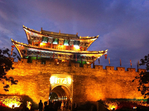 成都好玩的地方|月薪3千可以去哪里旅游？推荐我国这3个城市，好玩又便宜，还是吃货的天堂