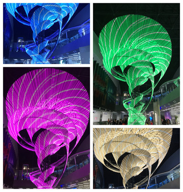 走进大厅,最醒目最耀眼的是"天问"立体旋转型灯柱,灯柱不断变幻彩光