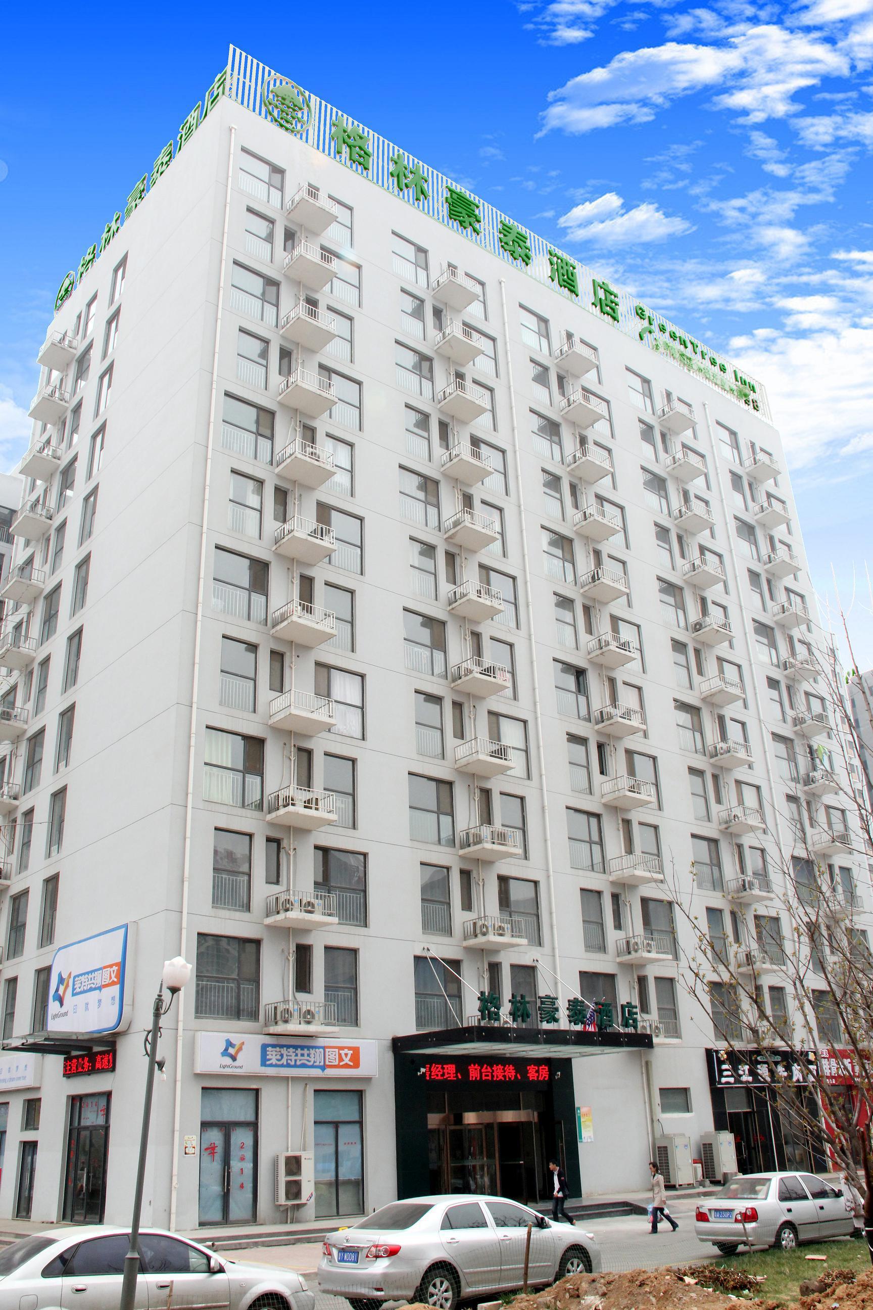 【携程攻略】济南高新区行政审批服务中心停车