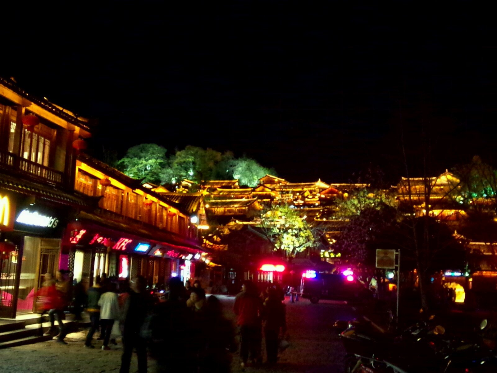 丽江四方街夜景图片