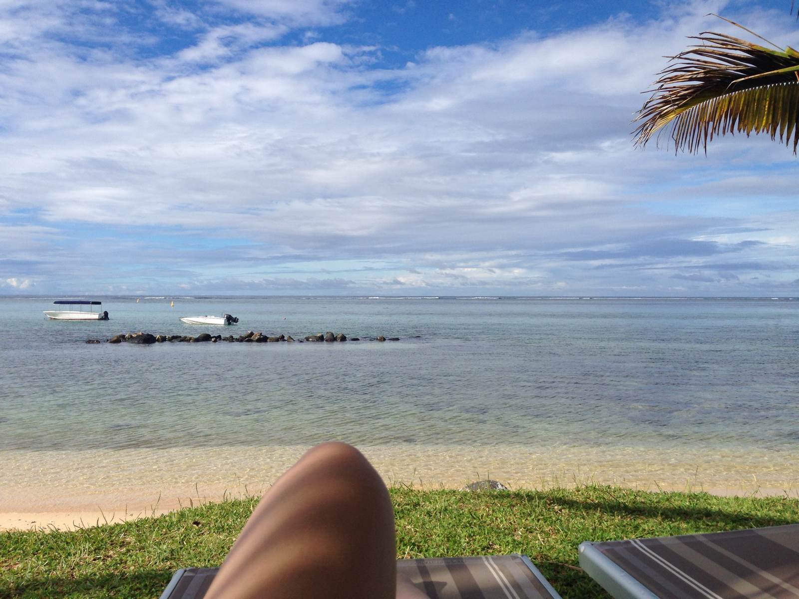巴厘岛海滩上晒太阳图片