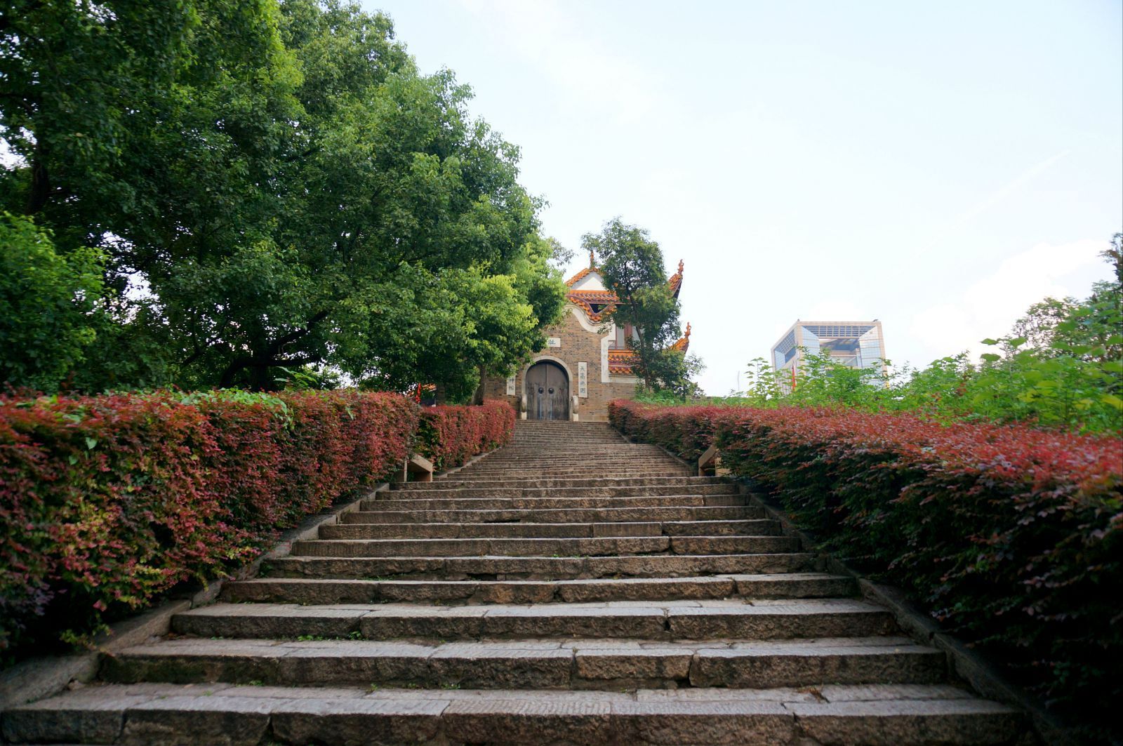 湊巧到的時候已經關門了,沒登上閣樓,所以就當公園遊覽了天心閣外圍一