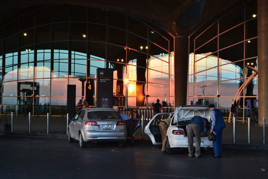 在机场大门口再看一眼日落,告别约旦,这次约旦之行有一些遗憾,比如