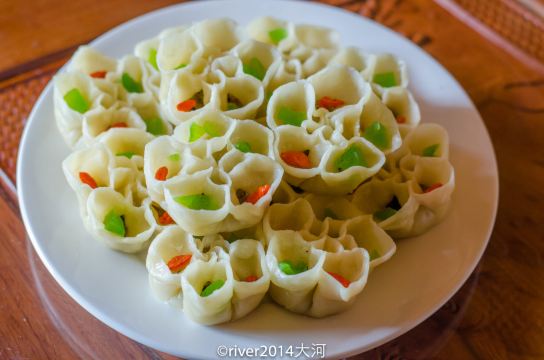 撒拉族的美食,撒拉族的美食以各种面食为主,种类繁多.