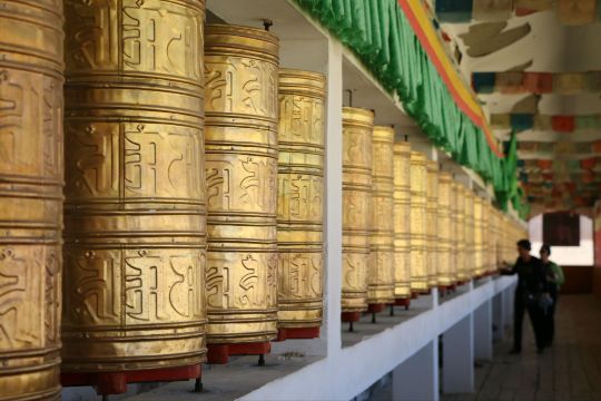 木雅金塔内的转经筒 塔公寺--塔公草原