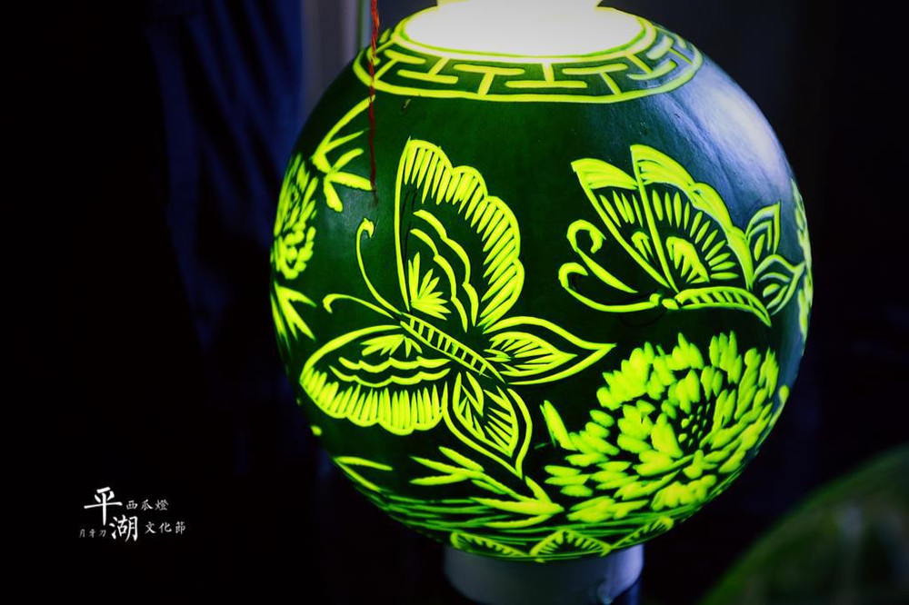 东湖畔瓜灯伴月 团圆夜共品"西瓜宴&quot