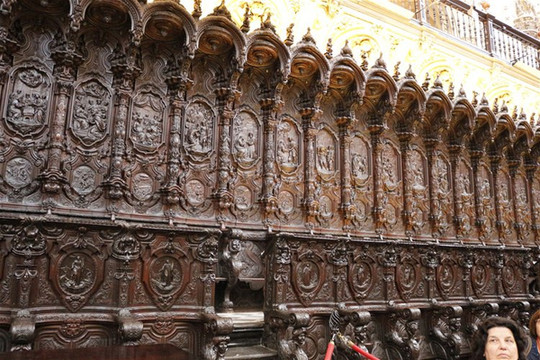 "科尔多瓦清真寺"内有850座马蹄形拱门.西葡26.西26.