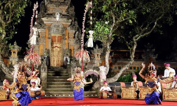 第六支舞蹈的舞者是3名身着紫衣的年轻女子,但故事内容不详.