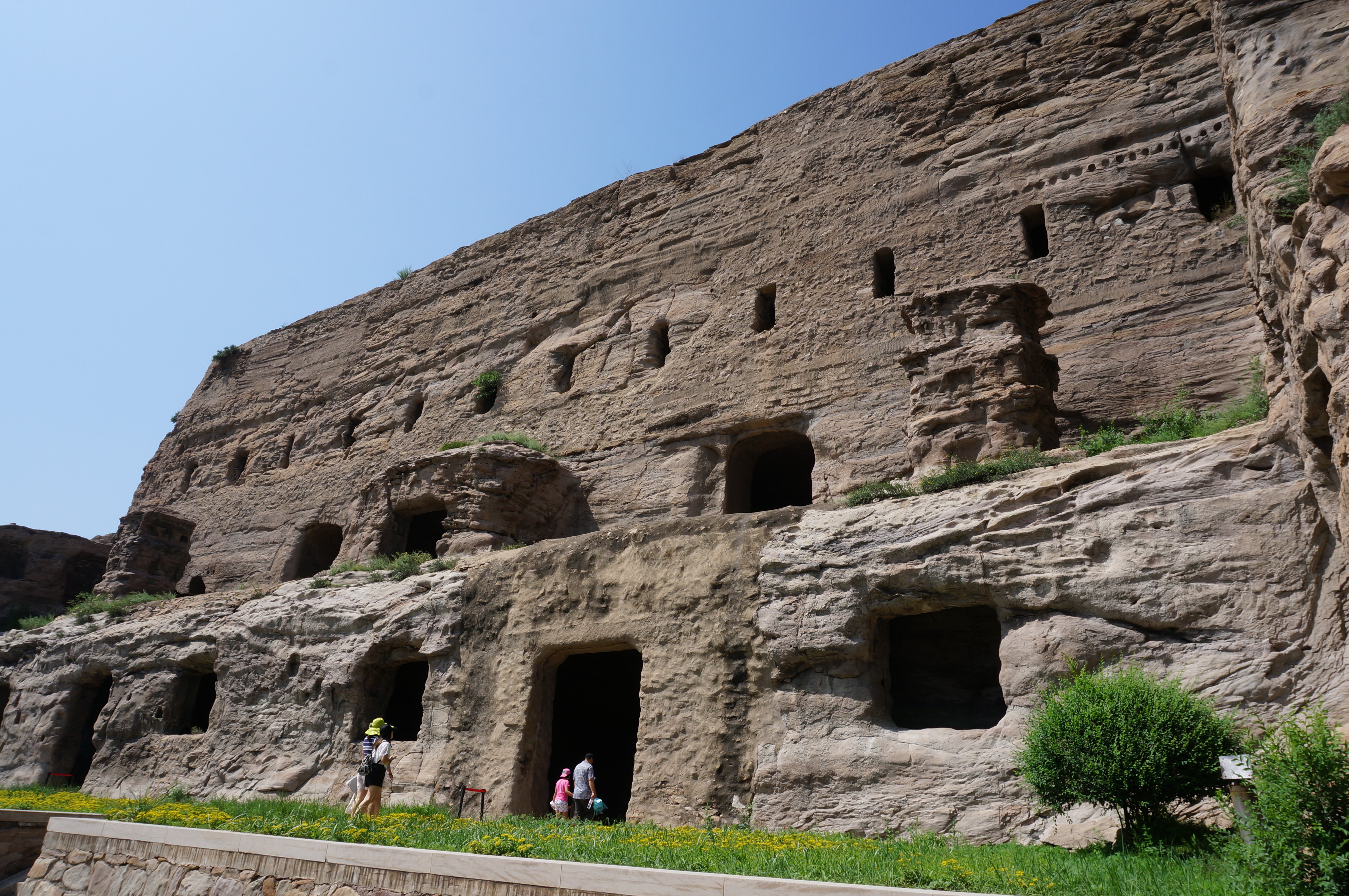 云冈石窟位于山西省大同市西部大约17公里,石窟依山开凿,有主要洞窟45