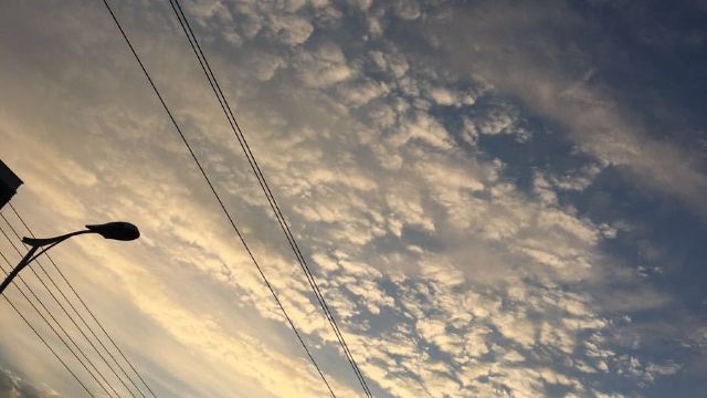 天空（作者：周  波）