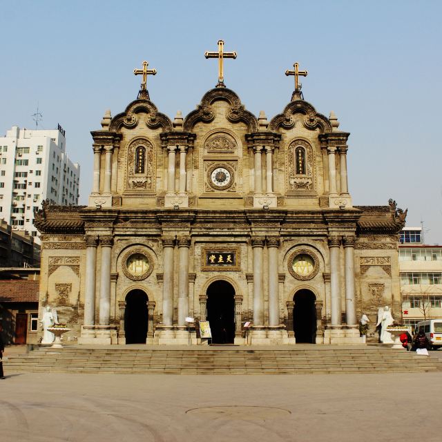 西安五星街教堂位于西安五星街,故称五星街教堂,又称天主教西安南堂