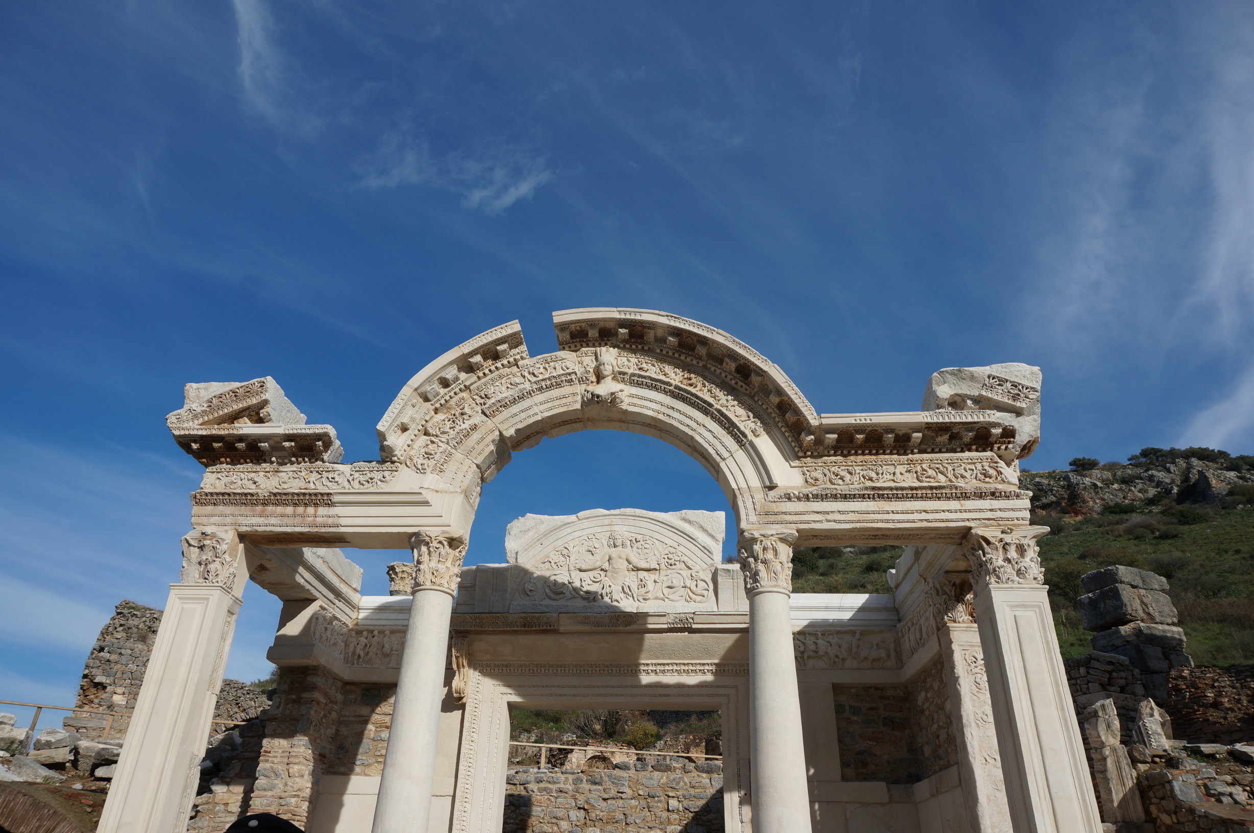 以弗所的标志性建筑——塞尔萨斯图书馆遗址.