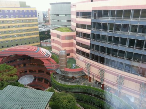 蜿蜒的河水在商场中流淌--博多运河城 福冈博多