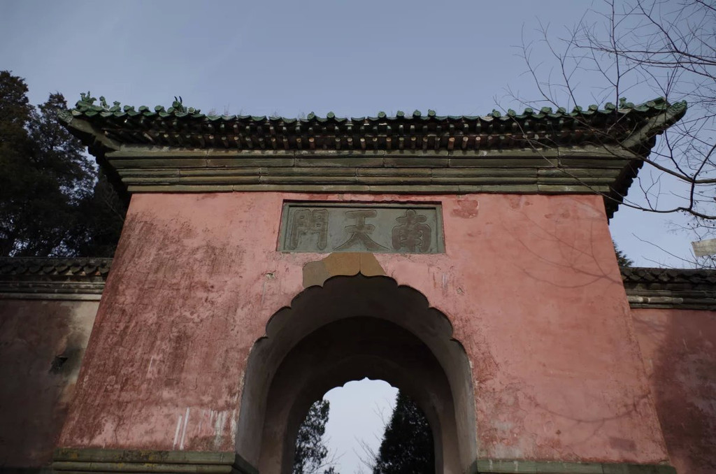 武当山——红墙绿瓦伴灵山