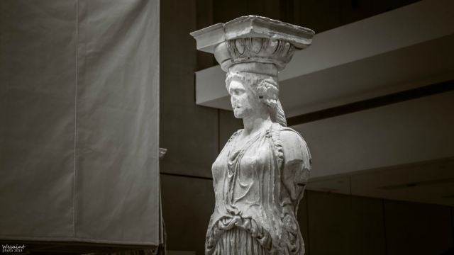 伊瑞克提翁的人像柱都是复刻件,原件保存在博物馆内进行维护和修复.