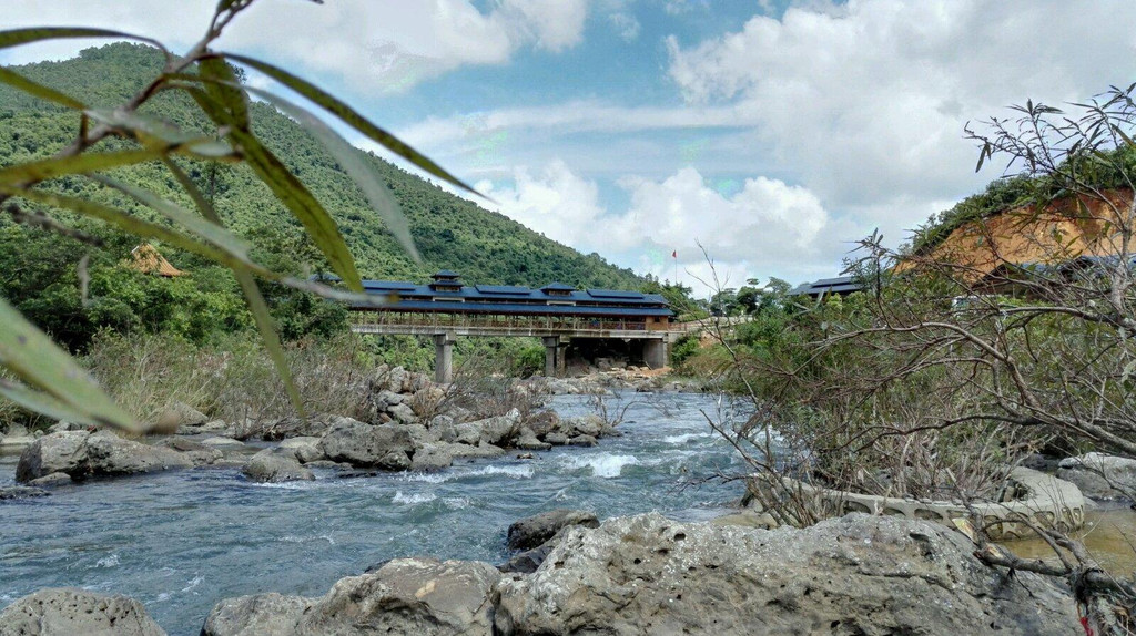 广西防城港市聪皇沟山泉避暑