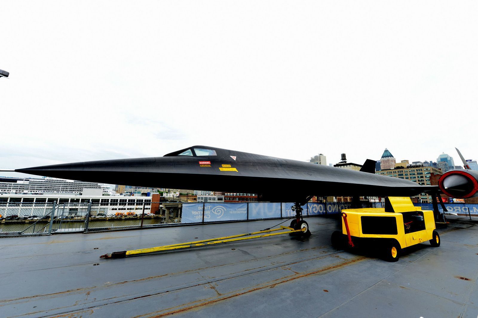 a12,著名的sr-71黑鸟高空侦察机的前身,一个冷战催生的怪物.