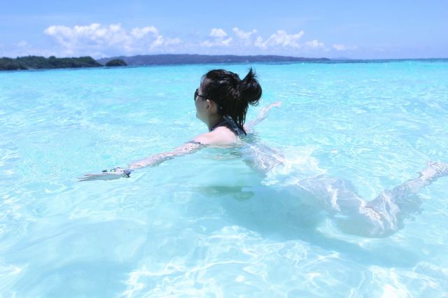 蔚蓝海域跟夜生活—大白腿走过的长滩岛