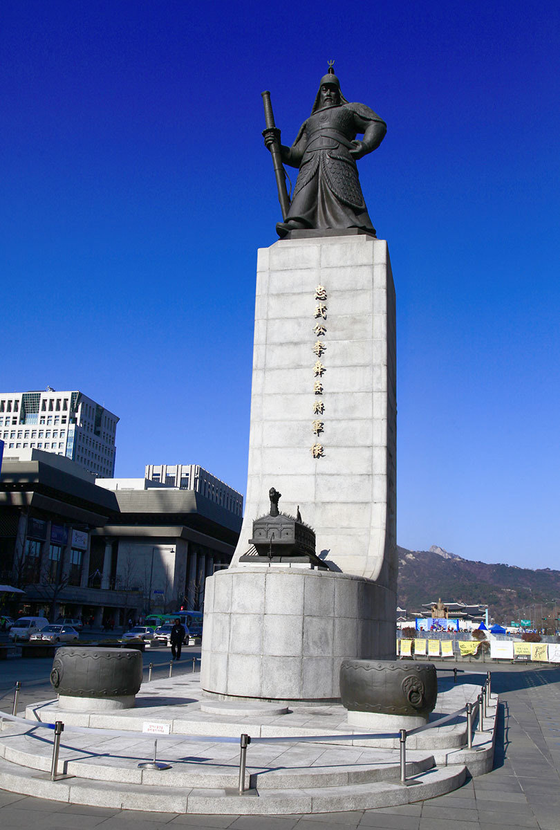 这边主要就看看世宗大王铜像和李舜臣将军像,然后看看韩国大爷大妈们