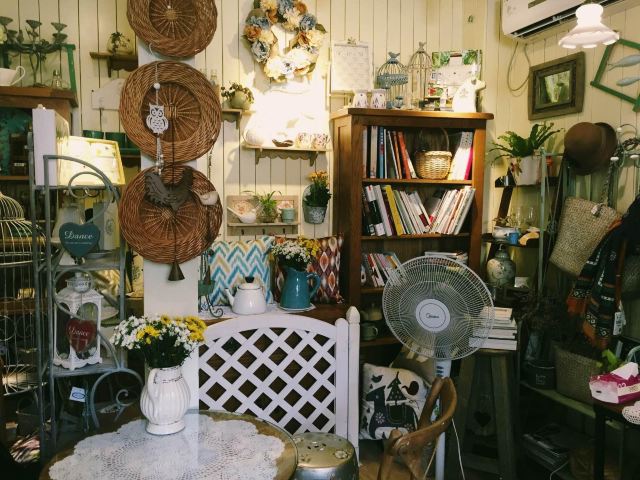 无意中逛到了香草菲菲(以前叫悠然小筑)一家迷你咖啡旅馆,进去坐了坐