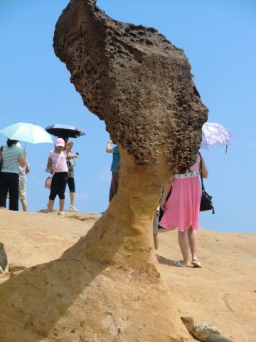 "女王头"是地质公园最具代表的蕈状石 台湾野柳