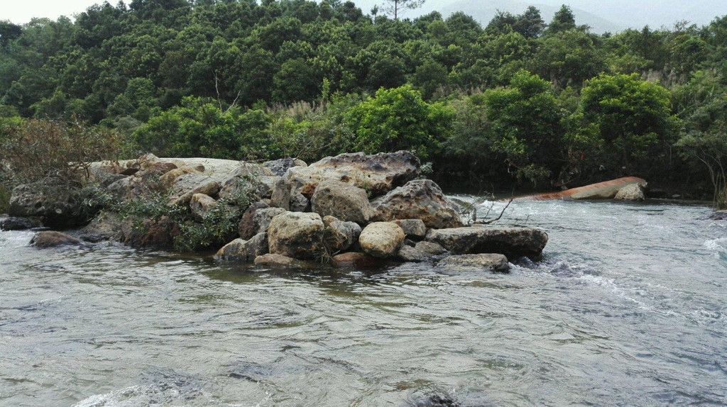 广西防城港市聪皇沟山泉避暑