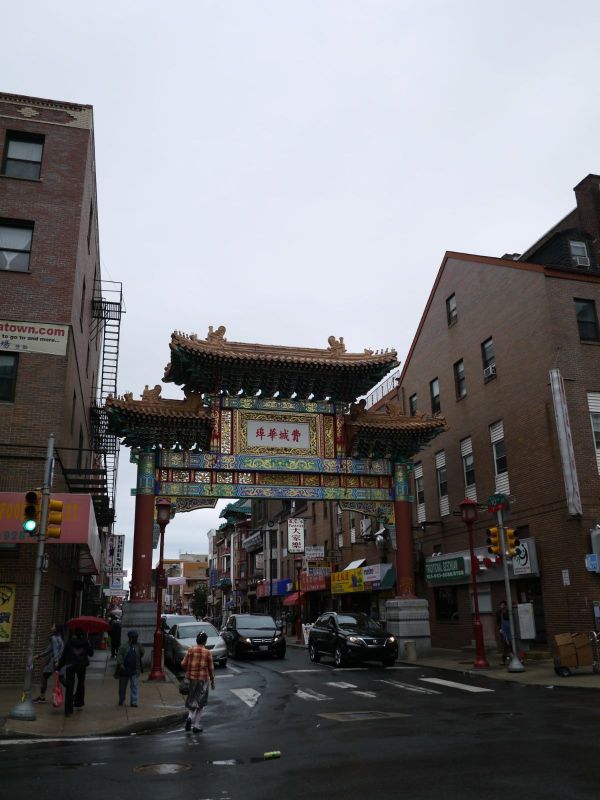 市政厅步行10分钟就是费城华埠,像九几年的中国 费城唐人街