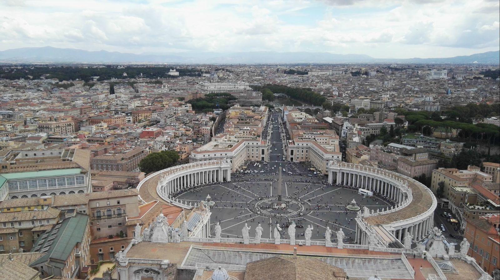 俯瞰整个圣彼得广场 圣彼得大教堂