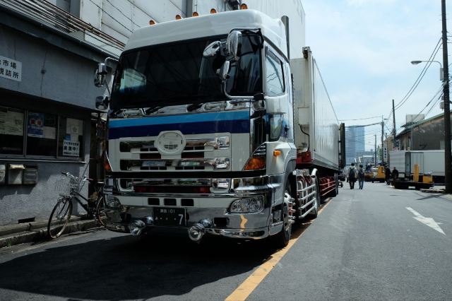 駐地市場的卡車,日本乾淨到這種程度了,連卡車都鋥亮! 築地市場