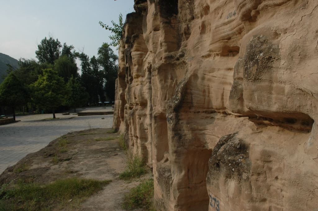 走遍甘肃文化之旅 图话陇东石窟摄影人文全指南 参观北石窟寺南石窟寺