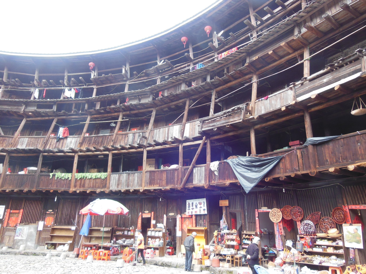 裕昌楼(东倒西歪楼)