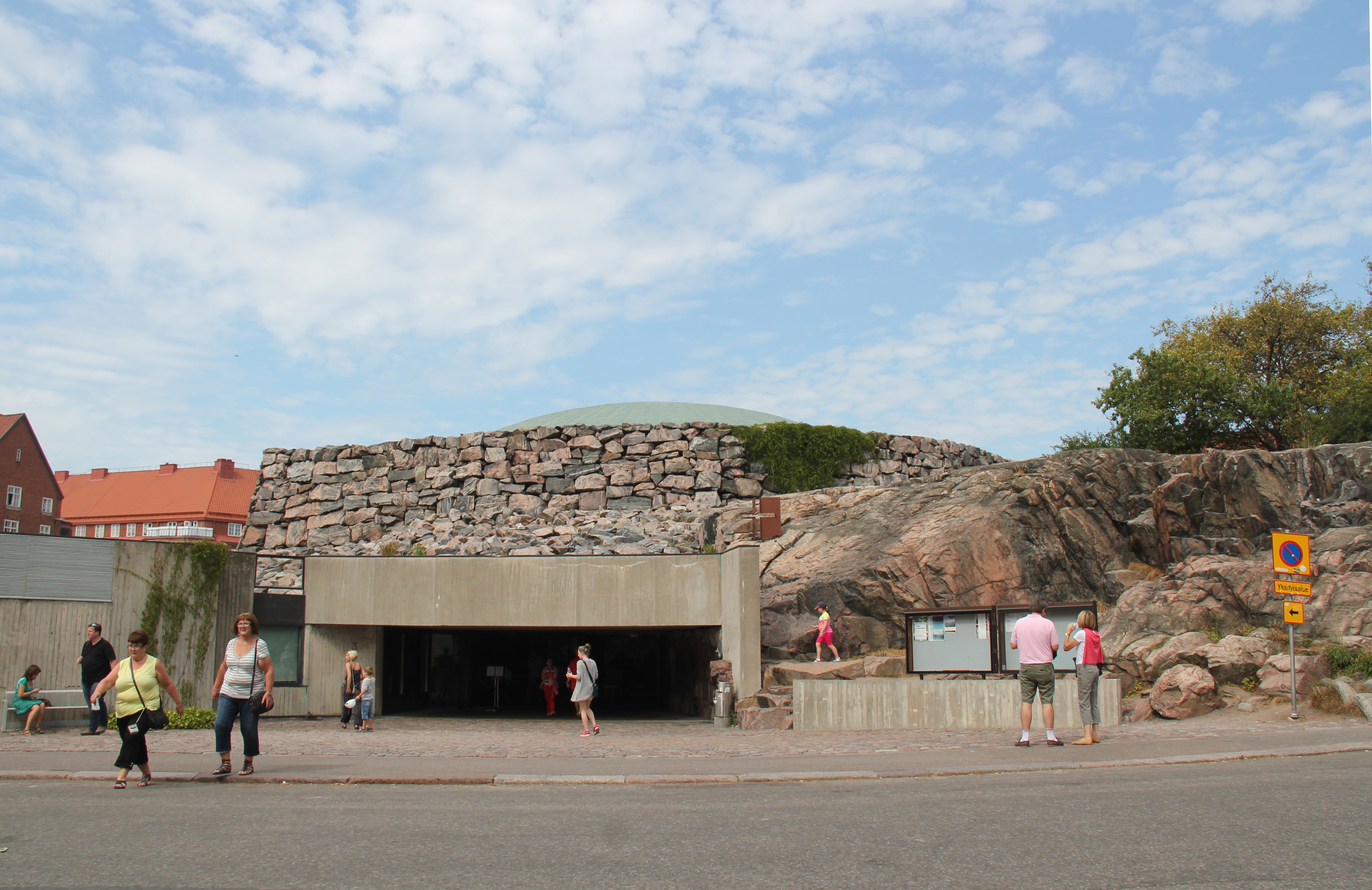 芬兰岩石教堂图片