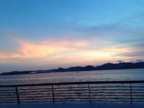 晚上海边图片,海边晚上夜景图片,晚上海边烤_大山谷图库