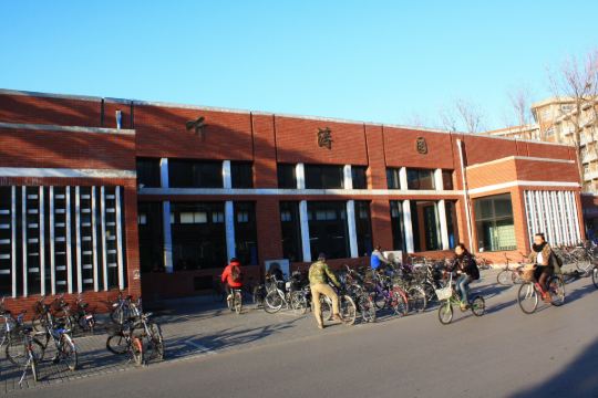 于是来到学生食堂--听涛园.