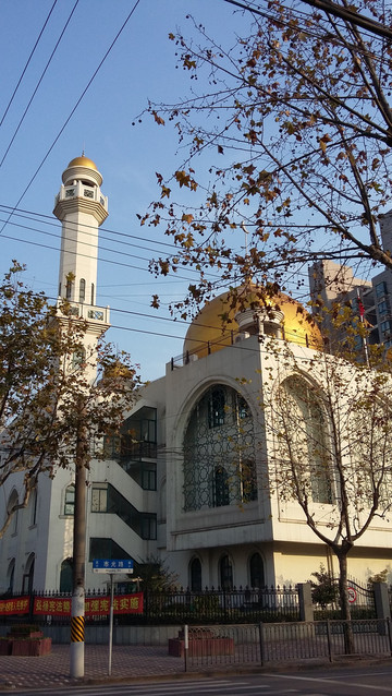 江湾清真寺位于杨浦区政府路86号.