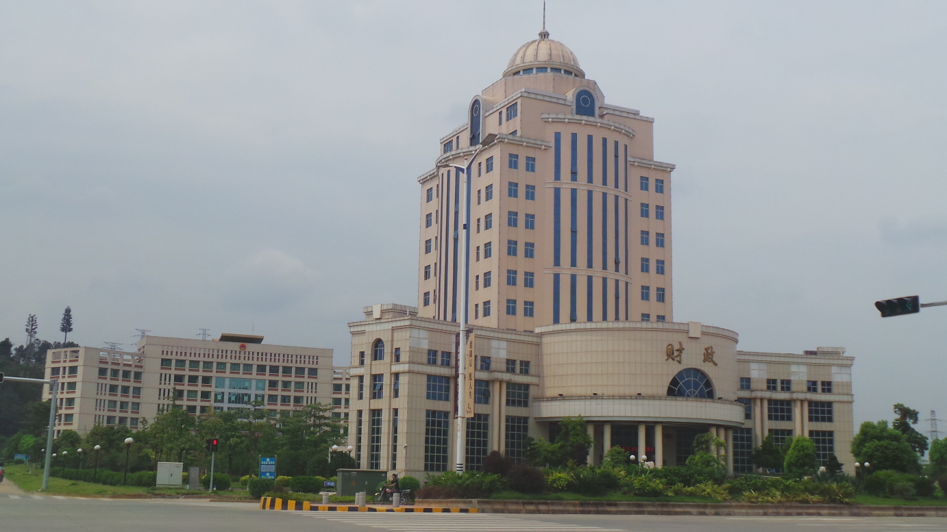 位于市区西北端的月桂湖,应该是英德市区里最美丽的地方了.