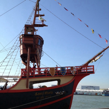 好不容易走到游船码头,眼睁睁看着它开走了. 圣玛丽亚号游船